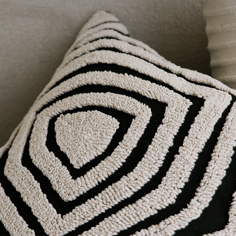 Close-up of the tufted ESSENCE Maze pattern