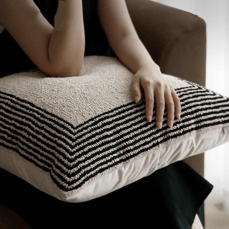 Close-up of the tufted ESSENCE Frame pillow border